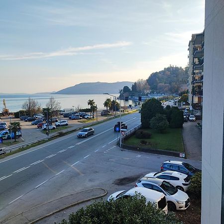 Appartamento Chic Vista Lago - Casa Janis 베르바니아 외부 사진