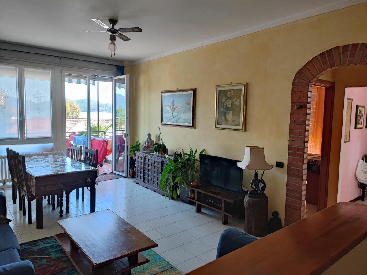 Appartamento Chic Vista Lago - Casa Janis 베르바니아 외부 사진